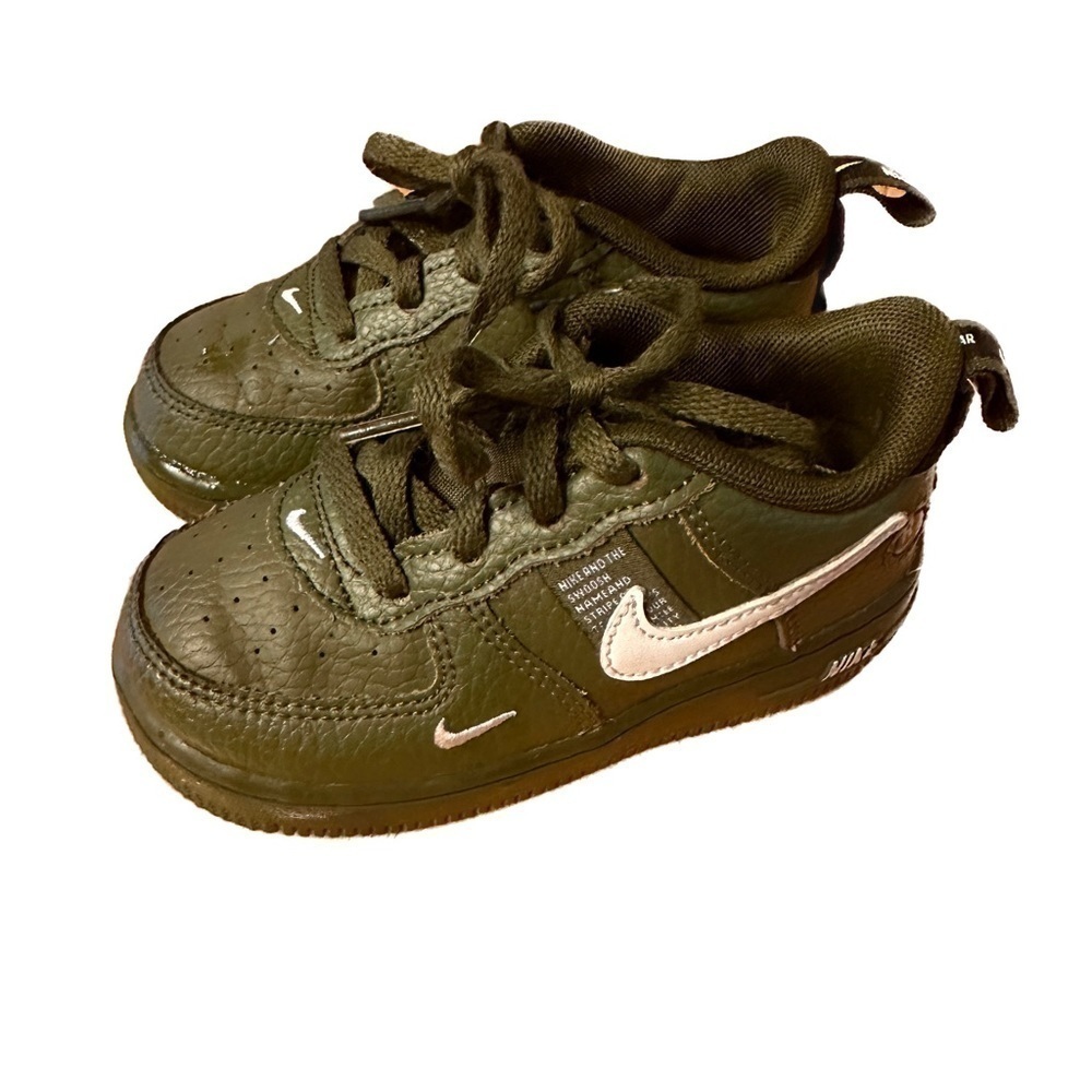 NIKE Kids Army Green Air Force 1 LV8 Utility Overbranding Size 8C - Picture 2 of 8